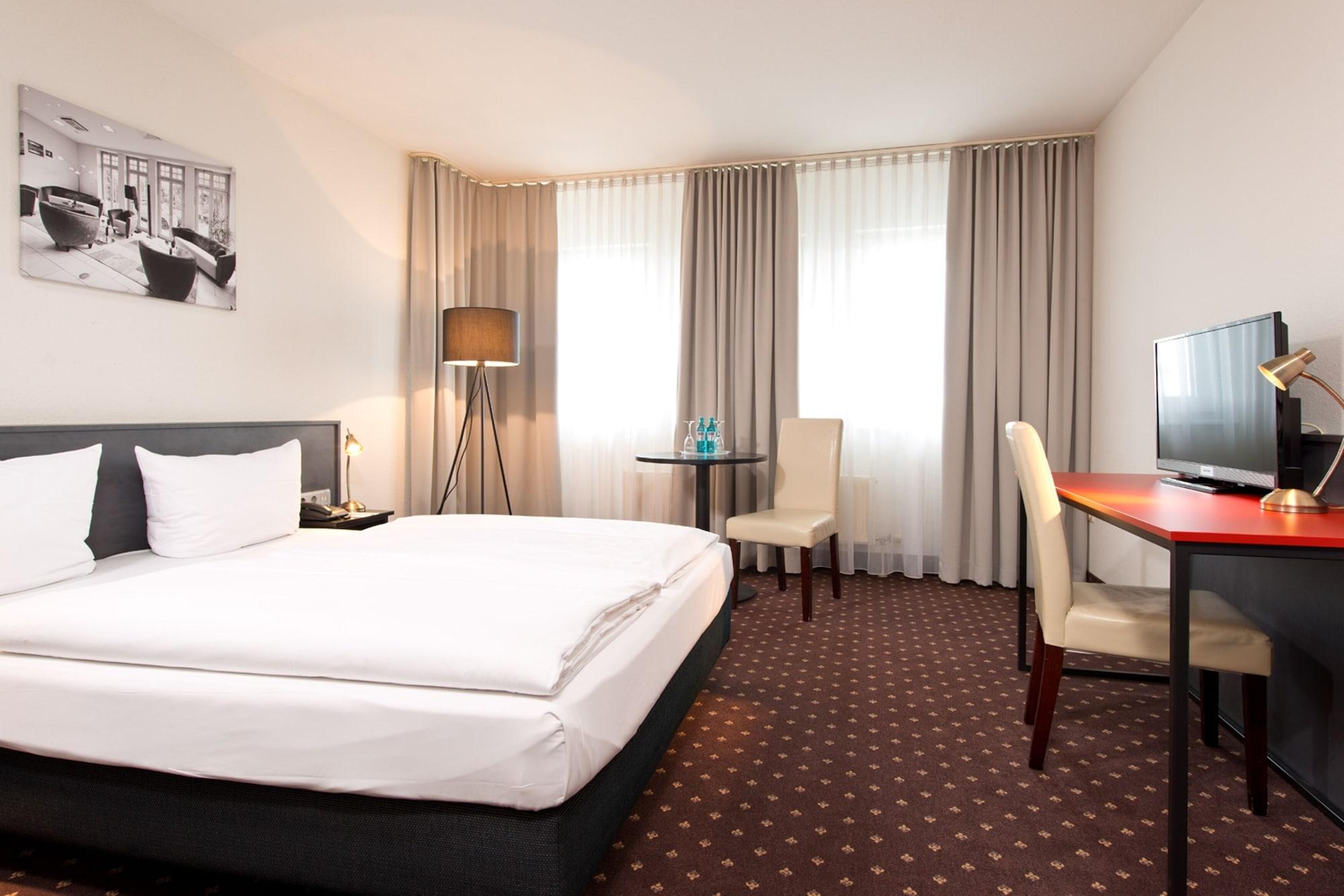Achat Hotel Гоккенгайм Екстер'єр фото