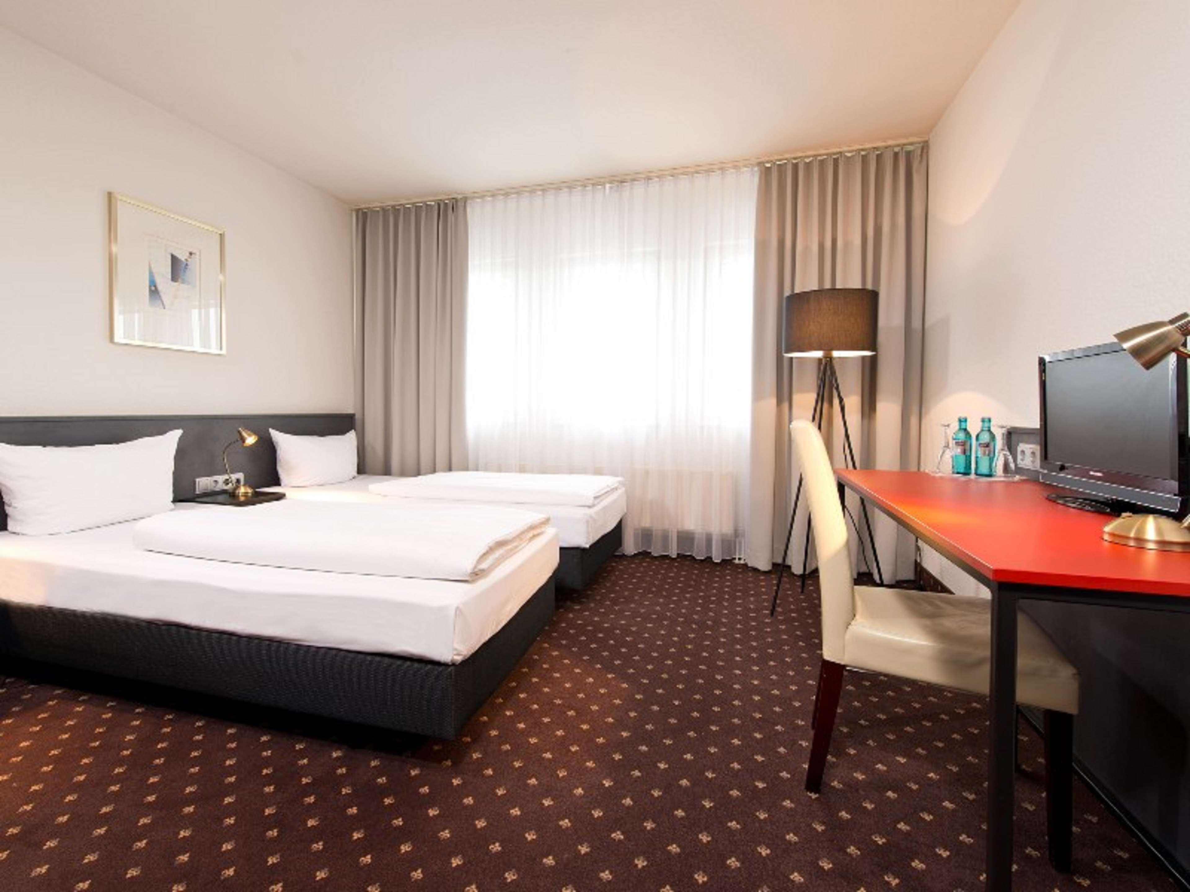 Achat Hotel Гоккенгайм Екстер'єр фото