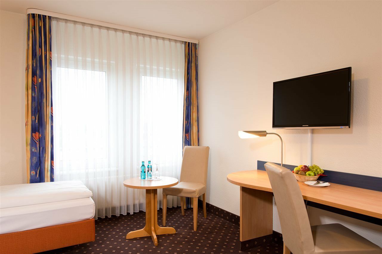 Achat Hotel Гоккенгайм Екстер'єр фото